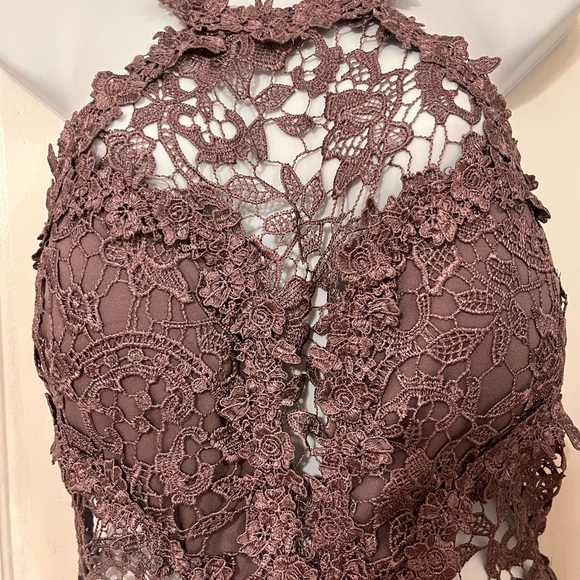 SOIEBLU TAUPE MAXI LACE SLEEEVELESS DRESS - Picture 4 of 6